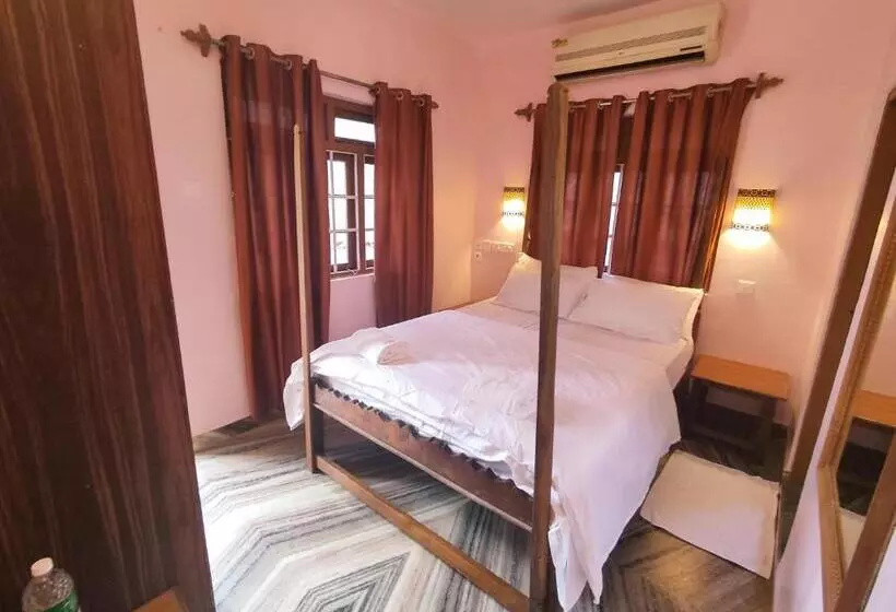 Hotelli Maria Paulo Guest House Bar And Restaurant