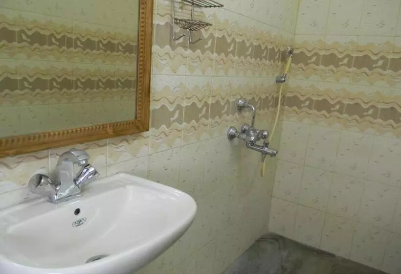 Hotelli Maria Paulo Guest House Bar And Restaurant