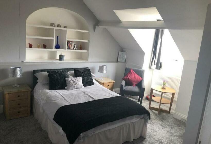 بنسيون Carlton Guest House