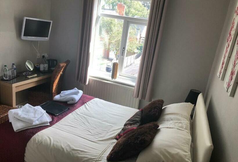 بنسيون Carlton Guest House