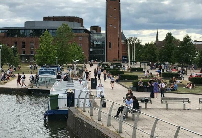 بنسيون Carlton Guest House