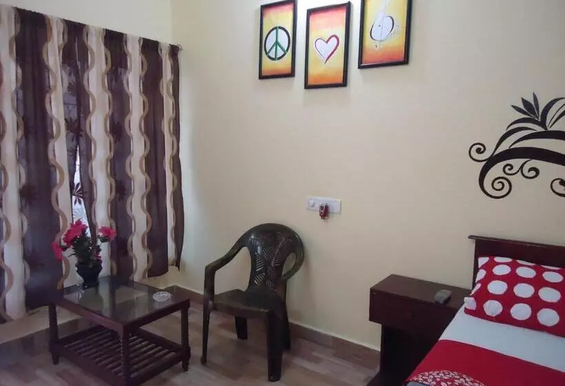 Majatalo Silver Moon Guest House