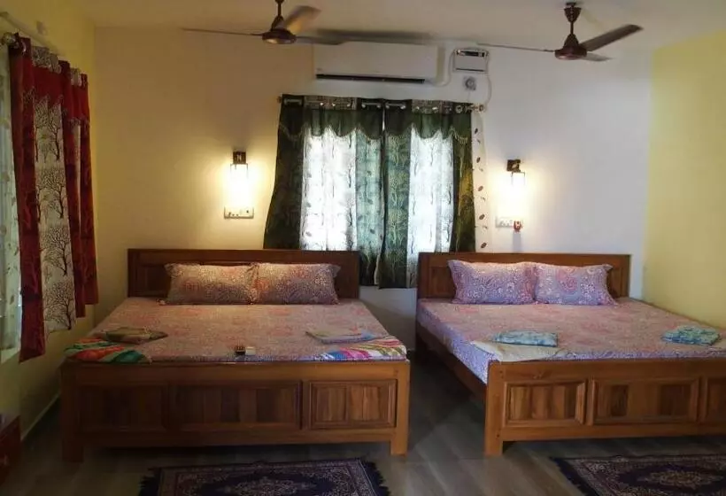 Majatalo Silver Moon Guest House