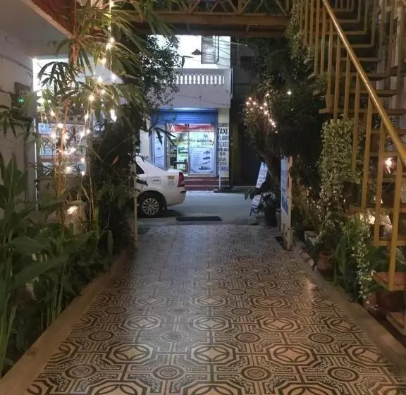 Majatalo Silver Moon Guest House