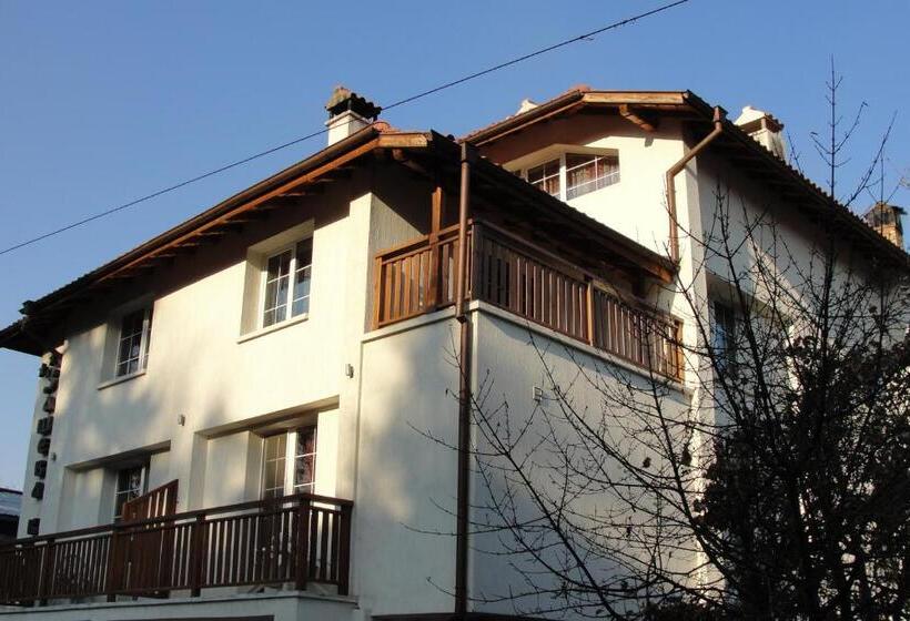 Pansiyon Zasheva Kushta Guesthouse