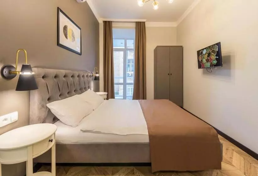 Apartments On Antonovycha