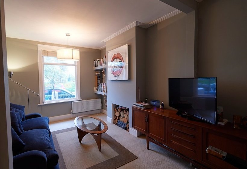Modern 3 Bedroom House With Garden In Peckham