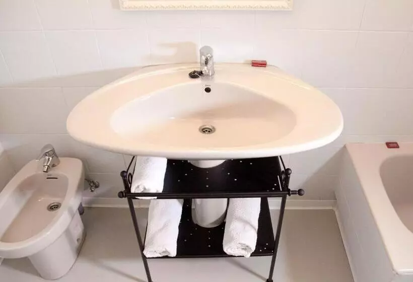 پانسیون Hostal Boreal Mistral