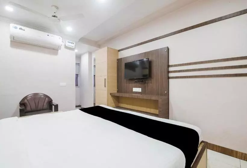 ホテル Spot On 76759 Tanvi Inn