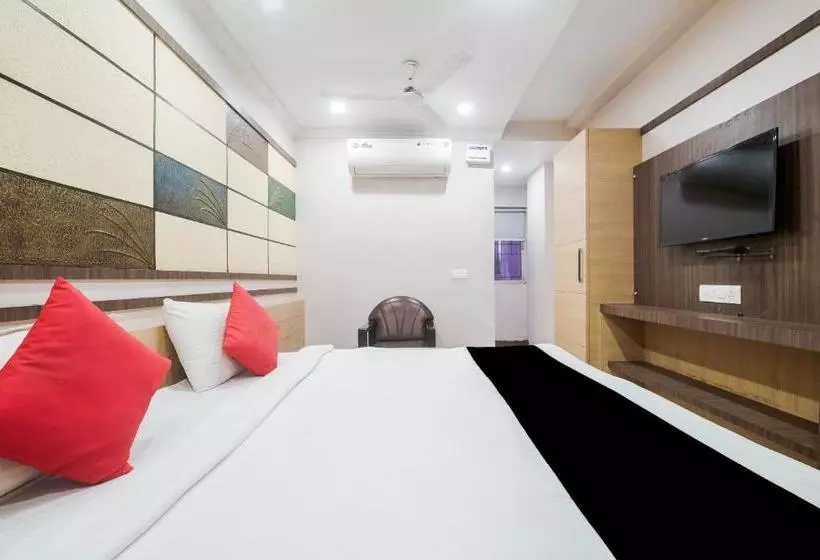ホテル Spot On 76759 Tanvi Inn