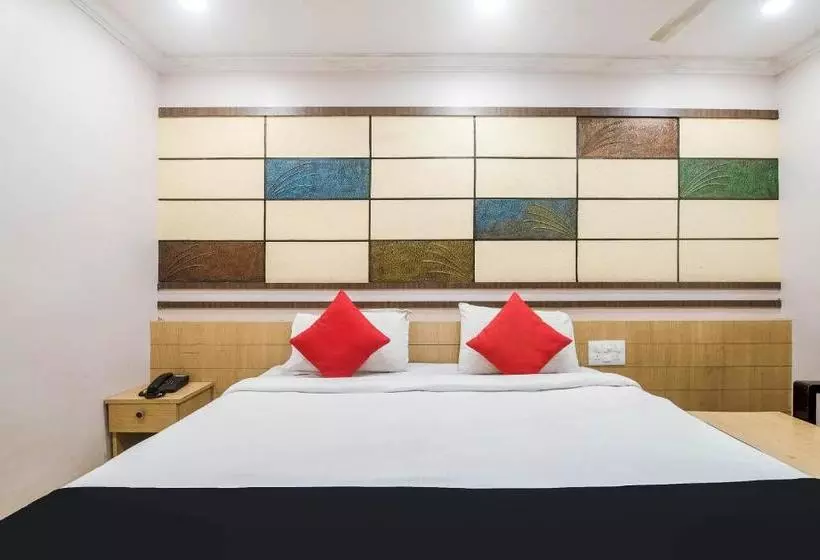 ホテル Spot On 76759 Tanvi Inn