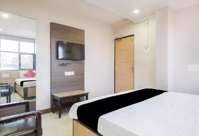 ホテル Spot On 76759 Tanvi Inn
