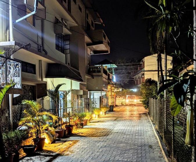 펜션 Townhouse   The Urban Inn