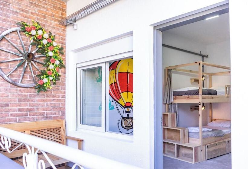 Araucária Hostel E Pousada