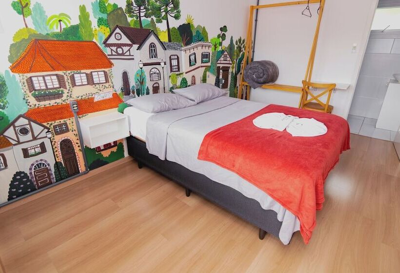 Araucária Hostel E Pousada