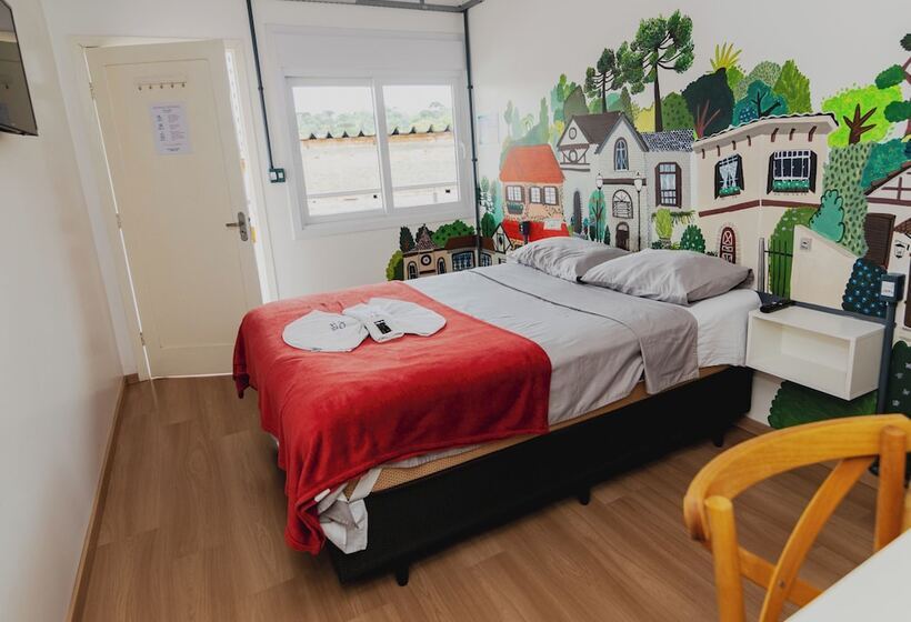 Araucária Hostel E Pousada