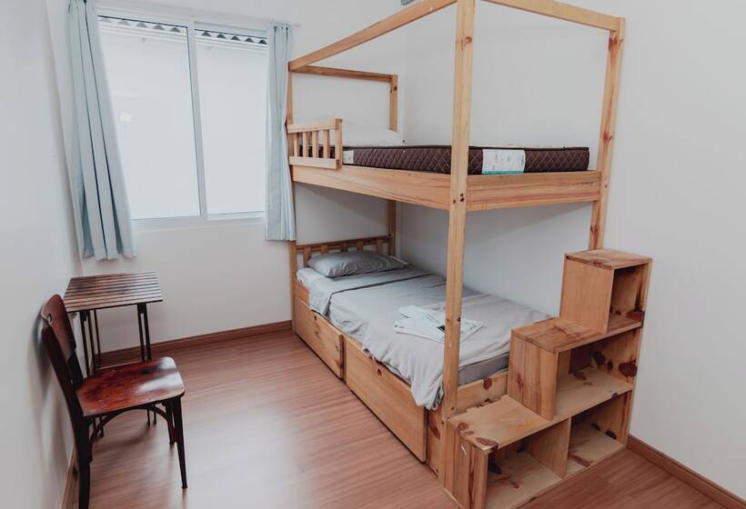 Araucária Hostel E Pousada