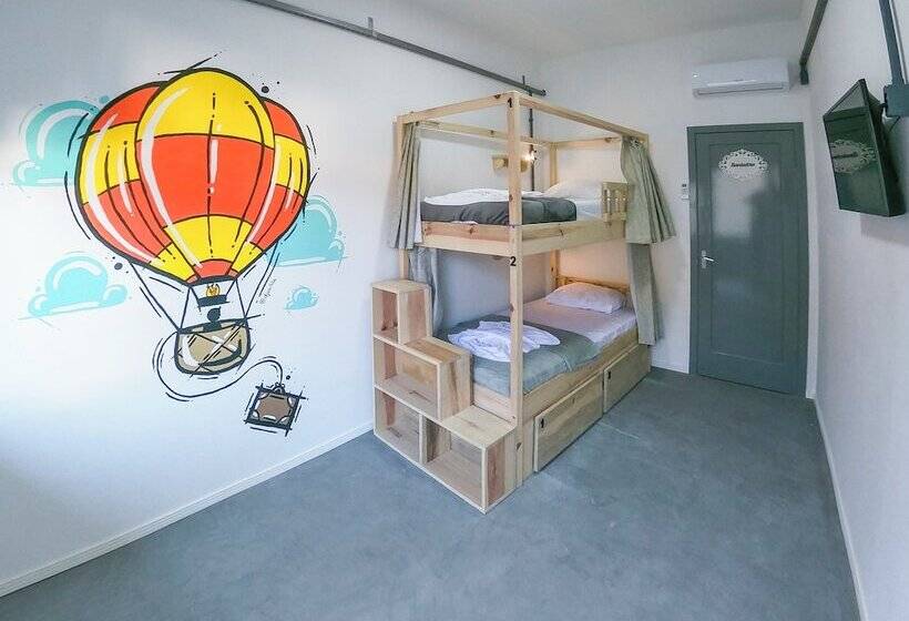 Araucária Hostel E Pousada