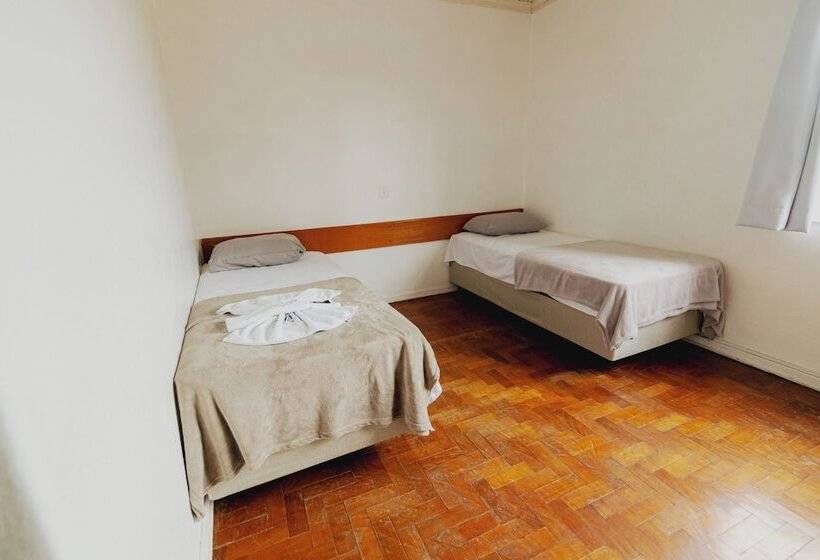 Araucária Hostel E Pousada