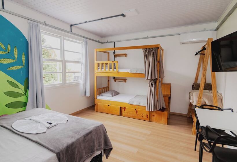 Araucária Hostel E Pousada