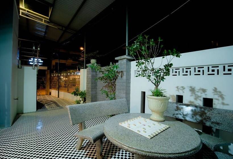 تختخواب و صبحانه Hoian Royal Villa