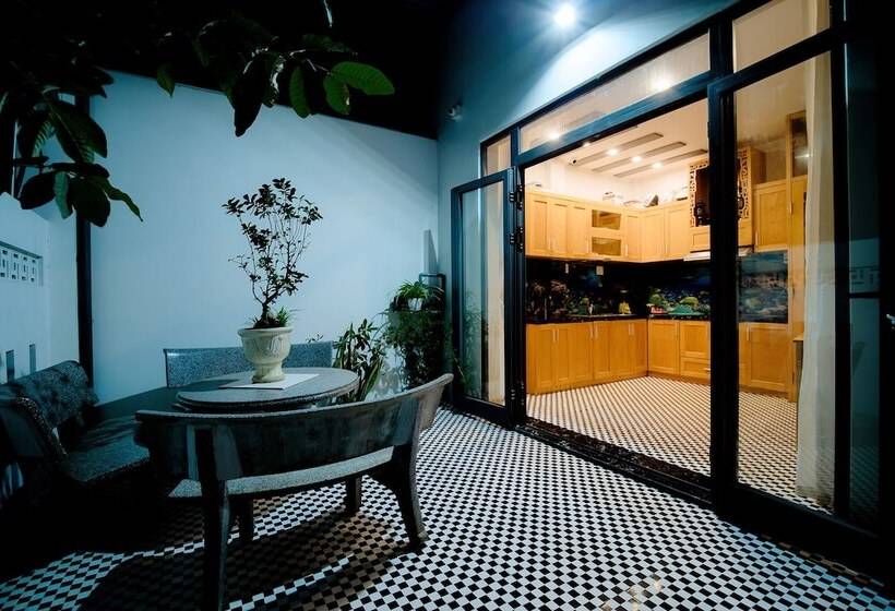 تختخواب و صبحانه Hoian Royal Villa