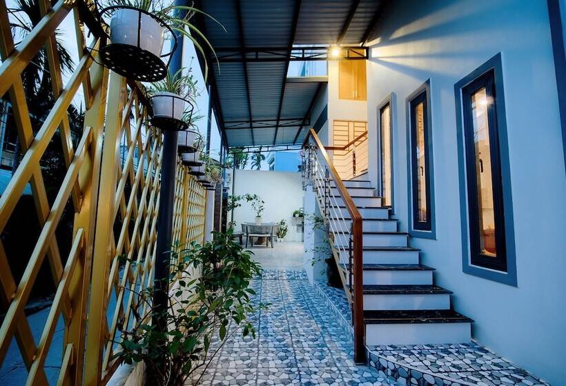 تختخواب و صبحانه Hoian Royal Villa