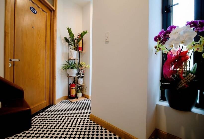 تختخواب و صبحانه Hoian Royal Villa