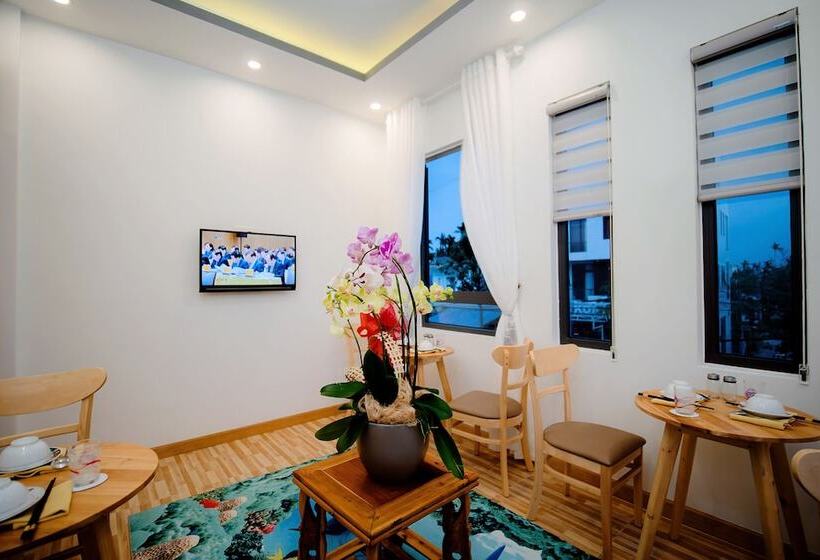 تختخواب و صبحانه Hoian Royal Villa