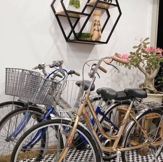 تختخواب و صبحانه Hoian Royal Villa