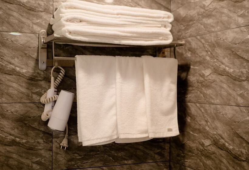 تختخواب و صبحانه Hoian Royal Villa