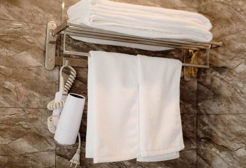 تختخواب و صبحانه Hoian Royal Villa