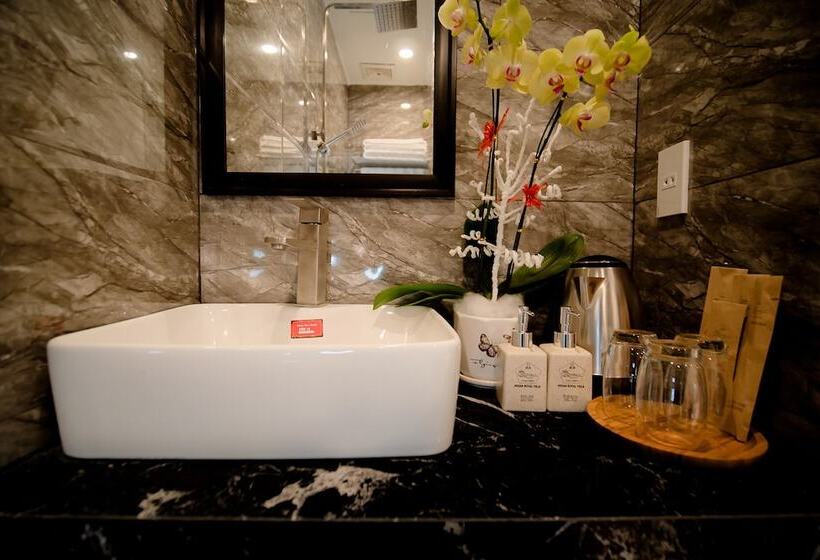 تختخواب و صبحانه Hoian Royal Villa