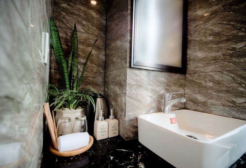 تختخواب و صبحانه Hoian Royal Villa