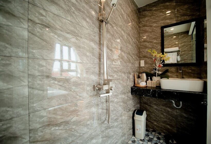 تختخواب و صبحانه Hoian Royal Villa