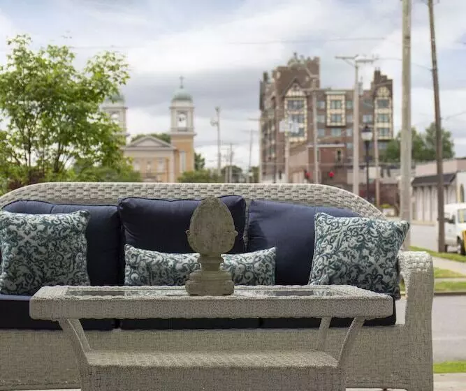 Belle Louise Historic Bed & Breakfast