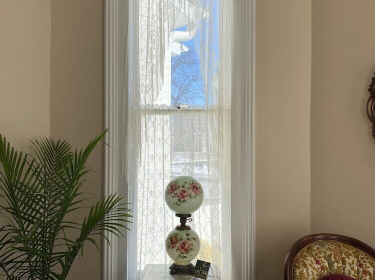 Belle Louise Historic Bed & Breakfast