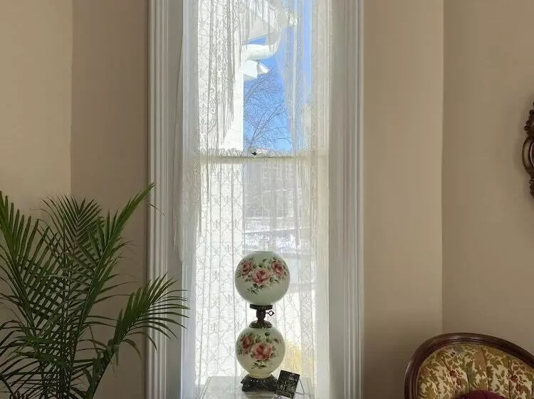 Belle Louise Historic Bed & Breakfast