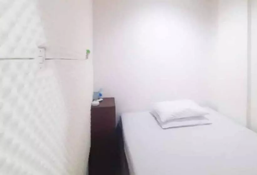 ホテル Royal Mas Hayam Wuruk