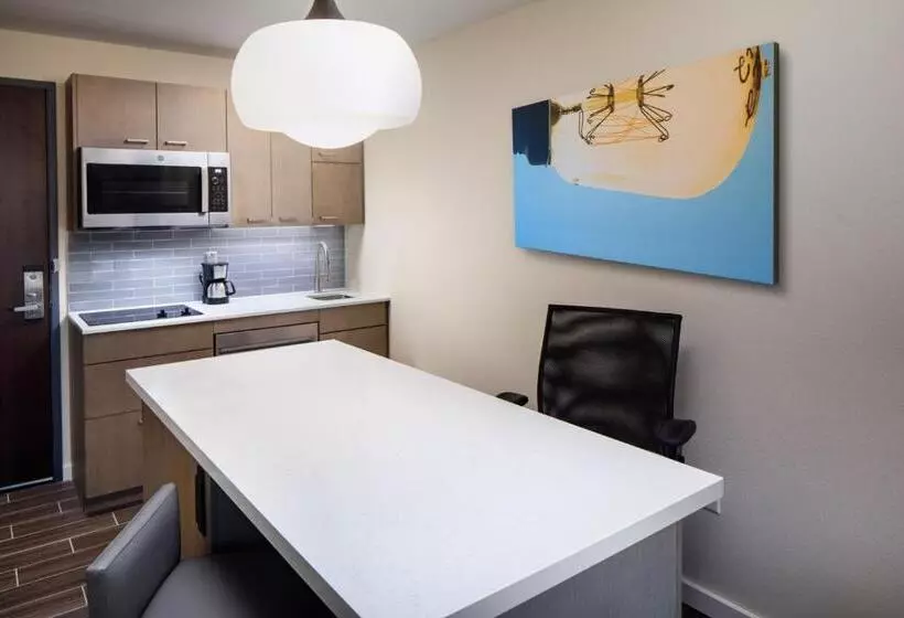 هتل Hyatt House Tallahassee Capitol University