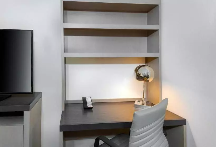 هتل Hyatt House Tallahassee Capitol University