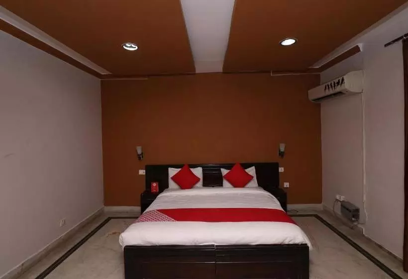 ホテル Oyo 28193 Navya Inn
