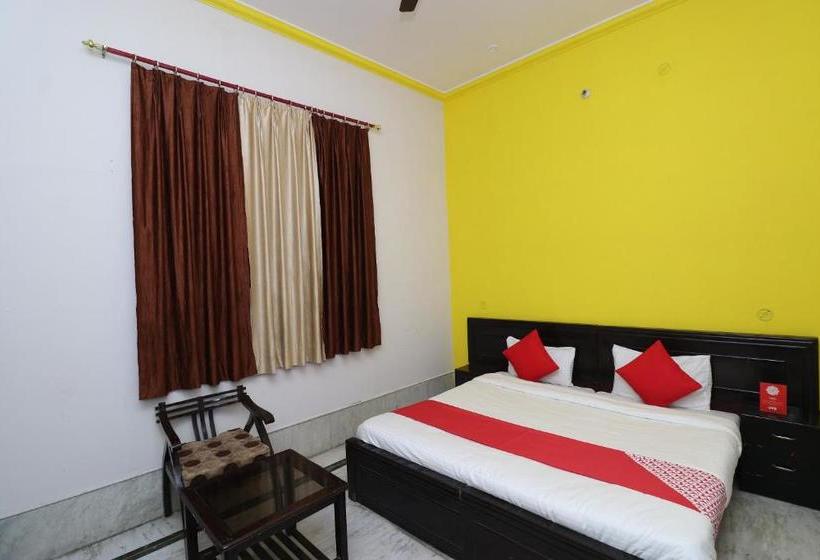 בית מלון כפרי Oyo 28193 Navya Inn