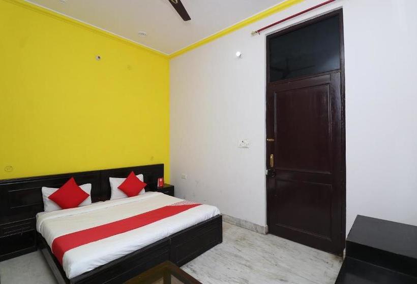 בית מלון כפרי Oyo 28193 Navya Inn