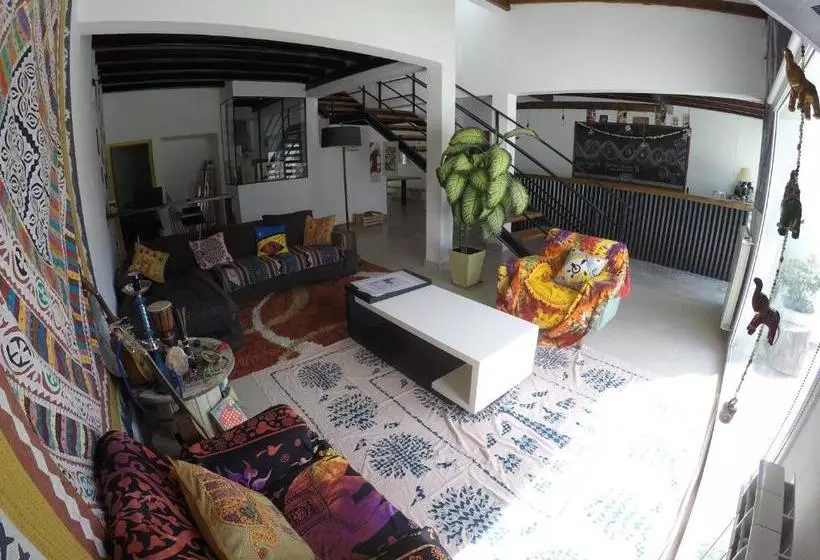 Retkeilymaja Roots Backpackers