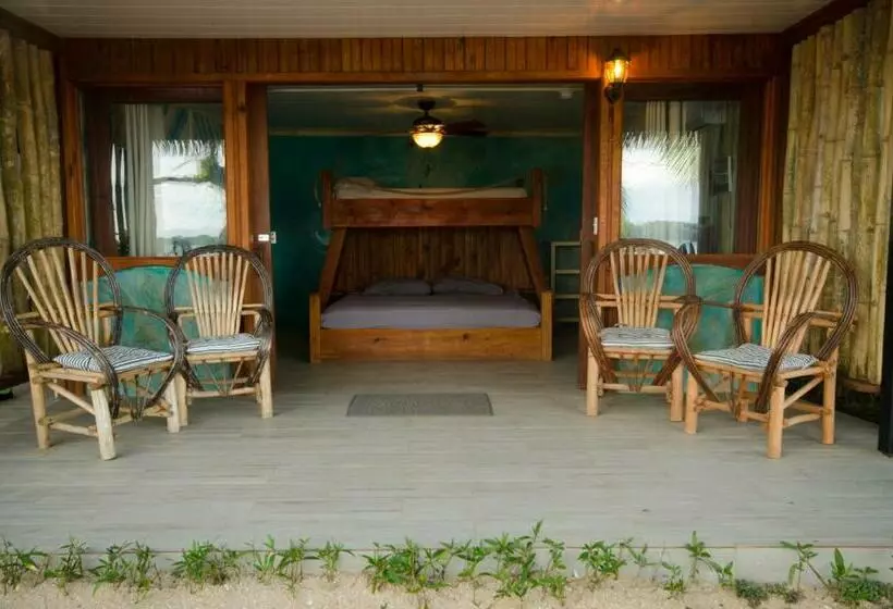 هاستل Skully's House