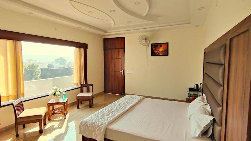 Four Seasons Hotel And Restaurant