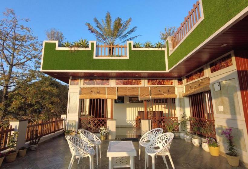 Four Seasons Hotel And Restaurant