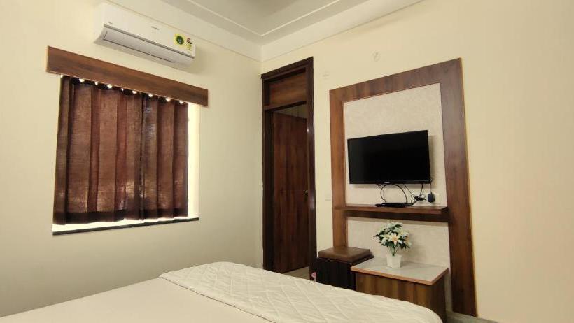 Four Seasons Hotel And Restaurant