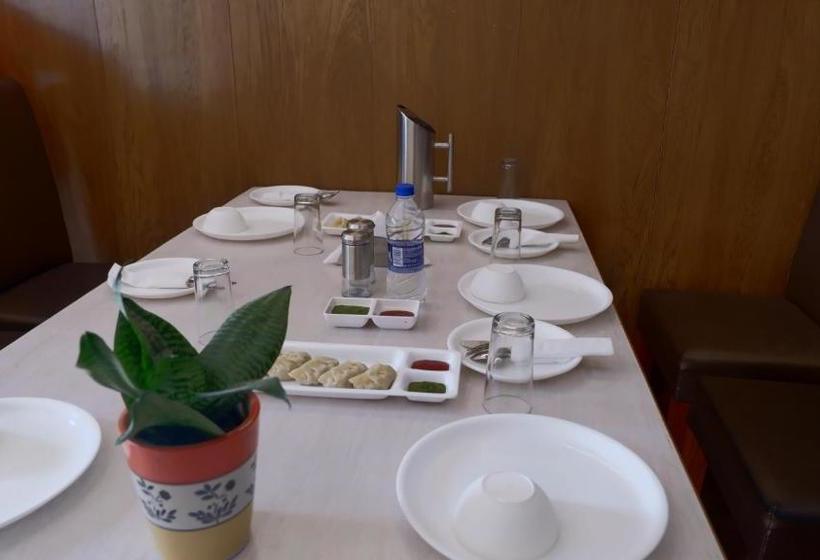 Four Seasons Hotel And Restaurant